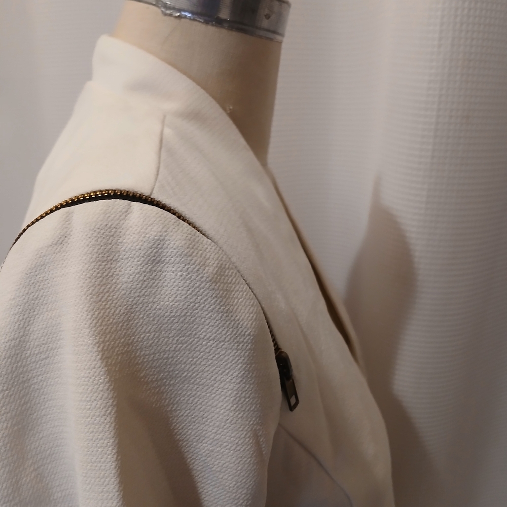 Mustard Seed White Open From Blazer with Zipper Detail Size Small - Picture 6 of 10